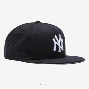 New York Yankee Retro Game Hat-Navy New Era 59Fifty, never worn.